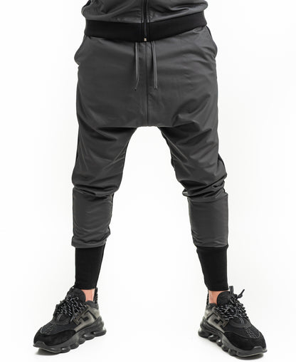Pantaloni negri cu detalii imitatie piele