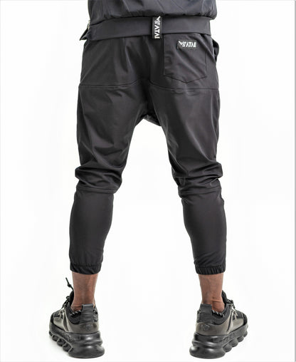 Pantaloni negri cu doua cusaturi orizontale