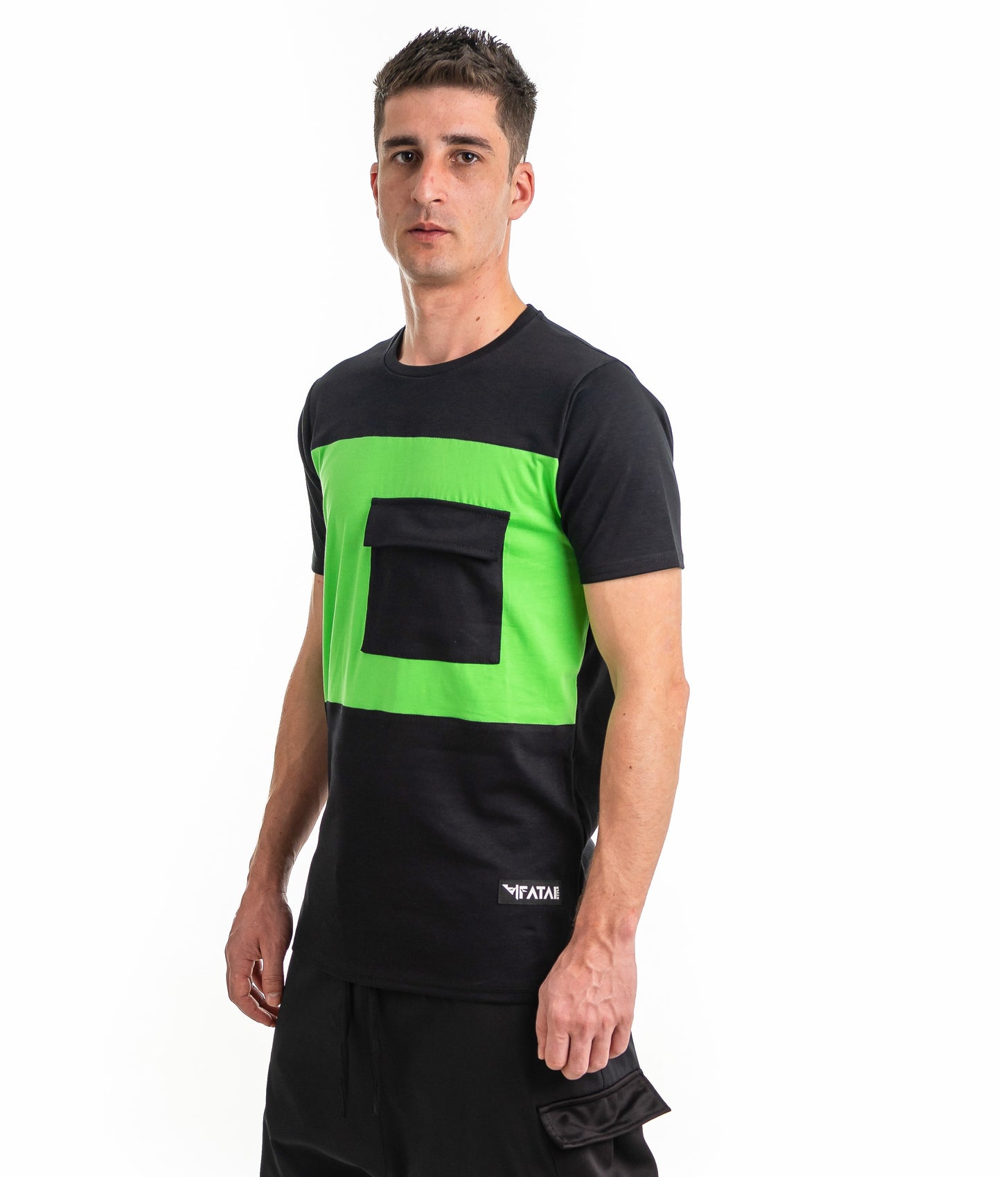 Tricou negru si verde cu buzunar aplicat