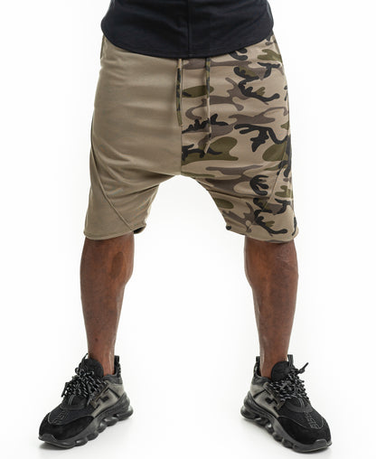 Pantaloni scurti verde si camo