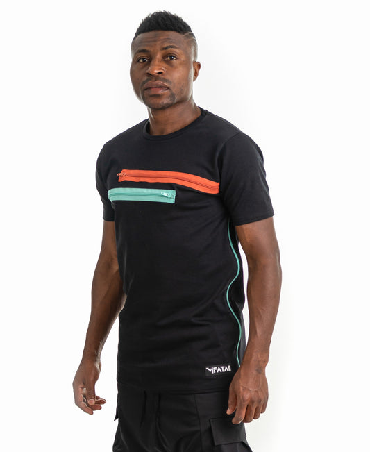 Tricou negru cu accesorii colorate