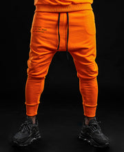 Încarcă imaginea în vizualizatorul Galerie, Pantaloni portocalii cu text imprimat

